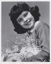 Barbara Parkins smiling as young performer posing with chicks 8x10 photo picture