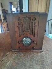 Vintage Silvertone Model 1904 Tombstone Radio - Perfect For Restoration picture