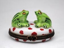 Peint Main Limoges France Trinket Pill Box 2 Frogs and Hearts picture