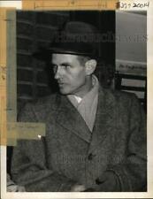 1954 Press Photo Alger Hiss outside his NY apartment after prison release picture