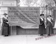 Suffragettes Pickets at the White House Photo Year 1917 8x10 picture