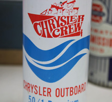 GRAPHIC ~FULL GREAT SHAPE 1970s era CHRYSLER CREW OUTBOARD MOTOR OIL Old Tin Can picture