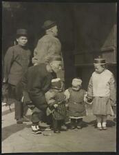 Photo:[Chinese American men and children, Chinatown, San Francisco] picture