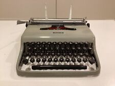 HISPANO OLIVETTI PLUMA 22 TYPEWRITER. MADE IN SPAIN. PICA FONT. picture