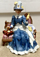 Avon Mrs. Albee 1992 President's Club Award Full Size Figurine 8