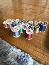 COLORFUL LOT 25 VINTAGE WOODEN SPOOLS OF SEWING THREAD vtg picture