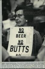 1983 Press Photo Florence Benzinger protests beer, cigarettes and gambling picture