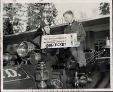 1963 Press Photo Herbert Schoenfeld & Boy Scout Greg Larson, Seattle picture
