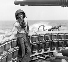 WW2 WWII Photo Gun Crewman 40mm  US Navy USS Edsall DE-129 World War Two / 7179 picture
