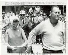 1966 Press Photo Billy Casper shows winning Open check to wife in San Francisco picture