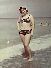 1981 Pretty Attractive Young Woman Beach Swimsuit Curvy Lady Vintage Photo picture
