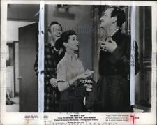 1953 Press Photo William Holden, Maggie McNamara & David Niven in movie scene picture