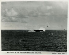Japanese kamikaze colliding with the USS Suwannee Leyte Island 1944 PHOTO picture