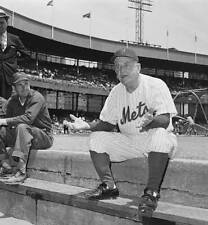This what New York Mets manager Casey Stengel seems be saying s- 1962 Old Photo picture