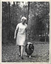 1972 Press Photo Mrs. Clifford Schafer of Houston and her Keeshond Dog. picture