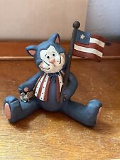 Vintage Suzi Signed Very Cute Resin Gray Kitty Cat Holding US American Flag Four picture