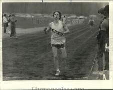 1985 Press Photo Marcellus HS track athlete Rim Cox breaks tape at finish line picture