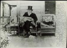 1885 Press Photo Ulysses S. Grant reading on porch of Drexel Cottage in New York picture