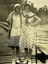 XH Photograph Lesbian Gay Interest Beautiful Young Women Romantic Embrace 1940s picture