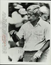 1976 Press Photo Jack Nicklaus points his finger at practice in Duluth, Georgia picture