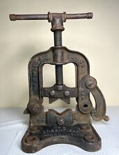 Antique No 2 F. E. Wells & Son Co Mass. U.S.A. Cast Iron Pipe Vise Tool 14.5” picture