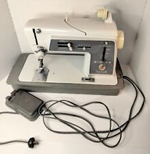 Singer 600E Vintage Sewing Machine With Foot Pedal & Case (Powers On) Read picture