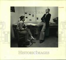 1983 Press Photo Professor Edward Bellamy Partridge confers with student picture