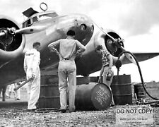 AMELIA EARHART OVERSEES REFUELING LOCKHEED ELECTRA AIRCRAFT - 8X10 PHOTO (CC706) picture