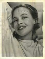 1958 Press Photo Young actress Leslie Caron stars in 
