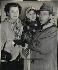 1950 Press Photo Actress Lora Lee Michel, Deputies M.T. Johnson & Bess Bailey picture