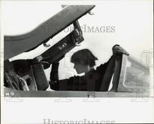 1979 Press Photo Woman mechanic in the cockpit of Israel Air Force Jet picture