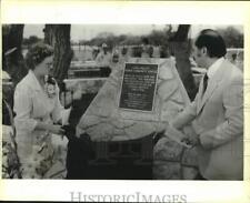 1988 Press Photo Leon Valley City Mayor Irene Baldridge at Dedication with Other picture