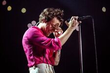 Harry Styles live in concert 8x10 inch photo smiling in pink shirt picture