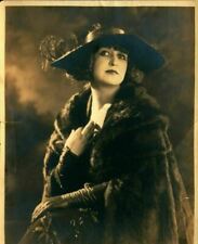 1922 Vtg Photo Great Gatsby LADY Flapper Mink Fur CAPE Socialite Statement Hat picture