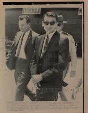 1967 Press Photo Dr. Carl Coppolino escorted from Naples, Florida court. picture