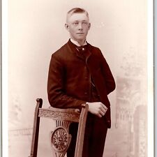 c1880s Dows, IA Handsome Cool Man Stand Cabinet Card Photo Wood Carved Chair B11 picture