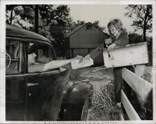 1946 Press Photo Rural mail carrier hands farm girl the mail - lry07066 picture