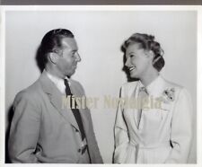 Vintage Photo 1950 JUNE ALLYSON with newspaper reporter at MGM Studios picture