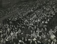 1963 Press Photo Last Sacred Music Program Crowd At Birmingham's Temple Theater picture