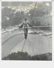 1993 Press Photo Stunt Man Jay Cochrane on Tight Rope Over Hershey Park picture