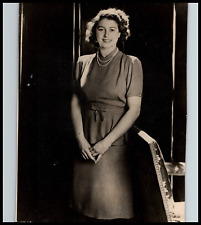 QUEEN ELIZABETH STUNNING CECIL BEATON PORTRAIT 1946 VINTAGE ORIG Photo 637 picture
