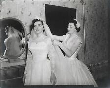 WEDDING DAY Bride FOUND PHOTOGRAPH Black And White ORIGINAL Vintage 312 45 C picture