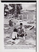 S. VIETNAMESE FATHER CHILDREN & DEAD BODIES * VIETNAM WAR * VINTAGE 1970 photo picture
