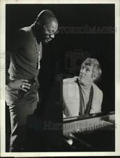 1972 Press Photo Singer Isaac Hayes and Burt Bacharach on ABC-TV special picture