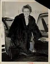 1954 Press Photo War correspondent Marguerite Higgins at Lake Front Airport picture
