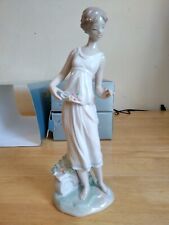 Lladro Privilege Made in Spain Porcelain Statue - Flowers for a Goddess #7709 picture