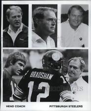 1981 Press Photo Pittsburgh Steelers Bradshaw talks to head football coach picture