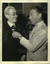 1942 Press Photo Richard Loo & Brian Donleavy star in the film 