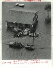 1985 Press Photo Hurricane Juan- House in Lafitte surrounded by water. picture