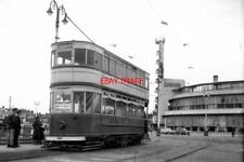 PHOTO  1959 BLACKPOOL TRAM THE CAR HAS JUST BEEN BROUGHT AT DEAD SLOW SPEED ROUN picture